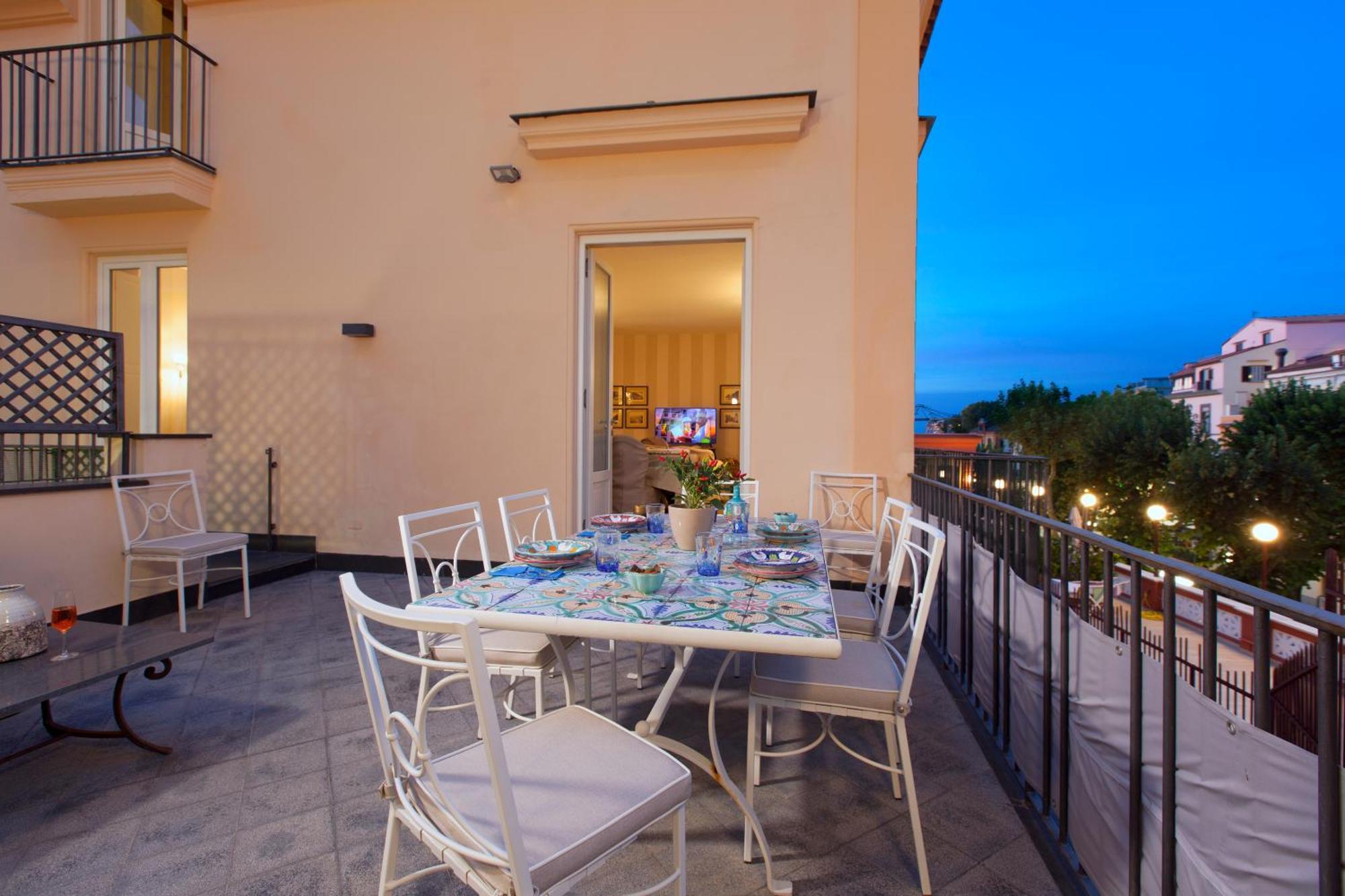 Amore Rentals - Appartamento Terrazza Tasso Sorrento Exterior photo