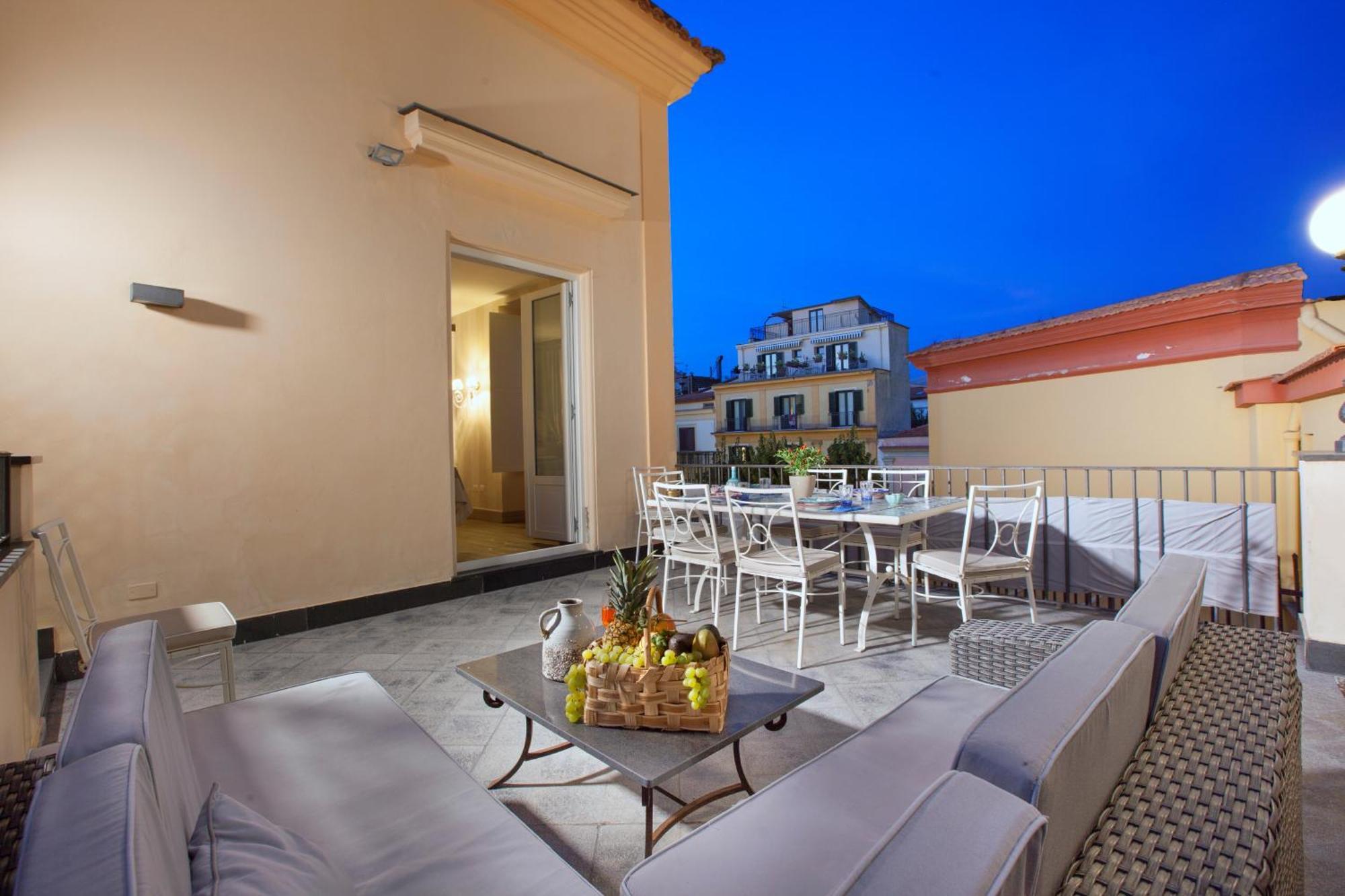 Amore Rentals - Appartamento Terrazza Tasso Sorrento Exterior photo