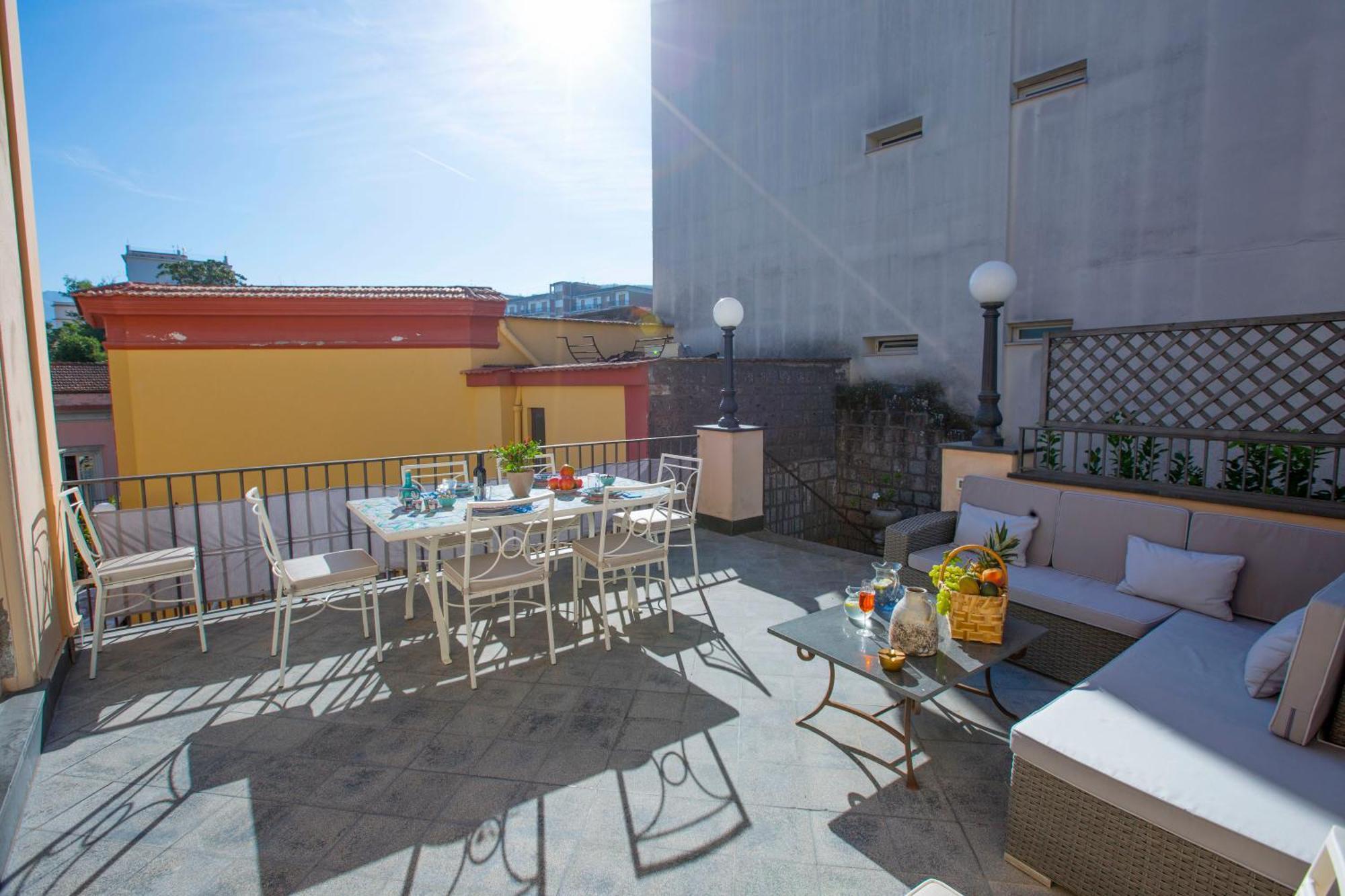 Amore Rentals - Appartamento Terrazza Tasso Sorrento Exterior photo